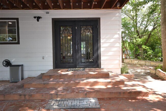 Building Photo - 9543 Summerbrook
