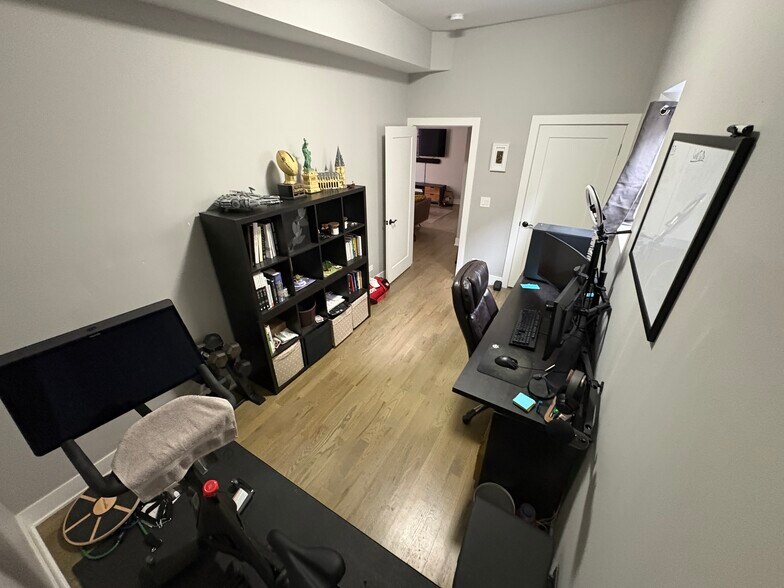 Building Photo - 1933 W Ohio St