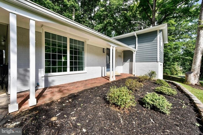 Building Photo - 5012 Dodson Dr