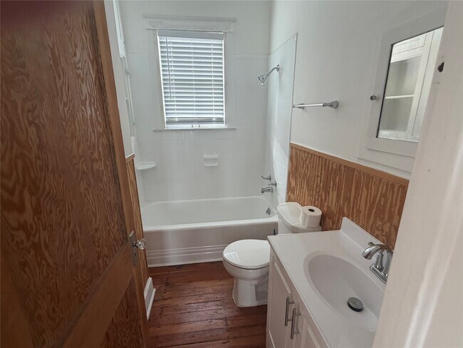 Building Photo - 1014 Avenue M