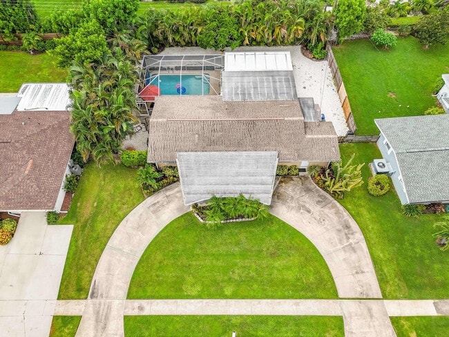 Building Photo - 2852 Gulf Gate Dr