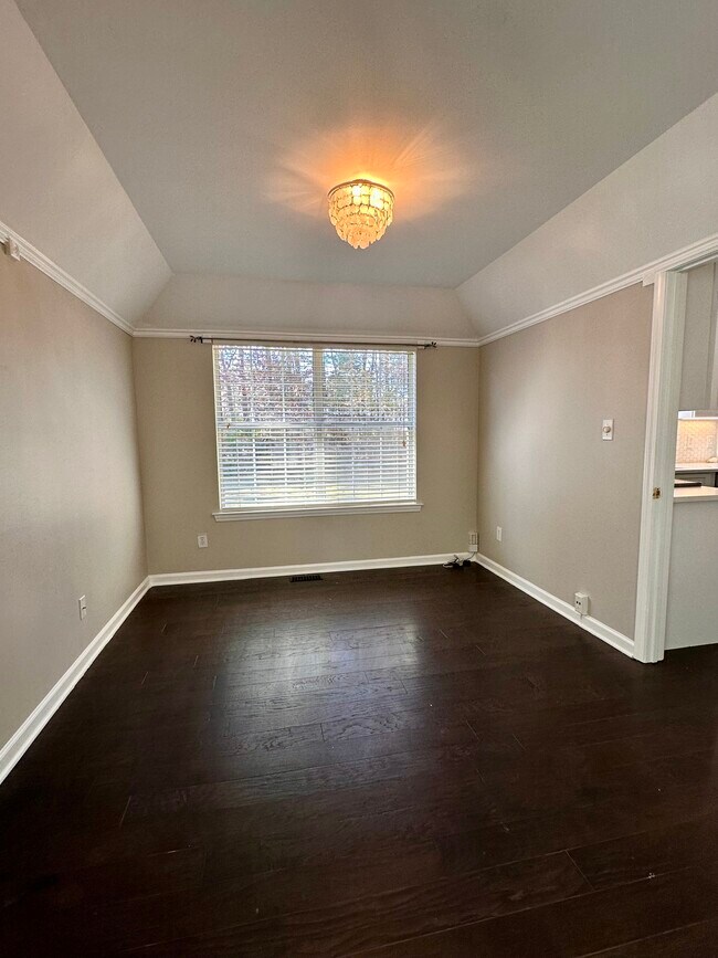 Building Photo - 213 Trailview Dr