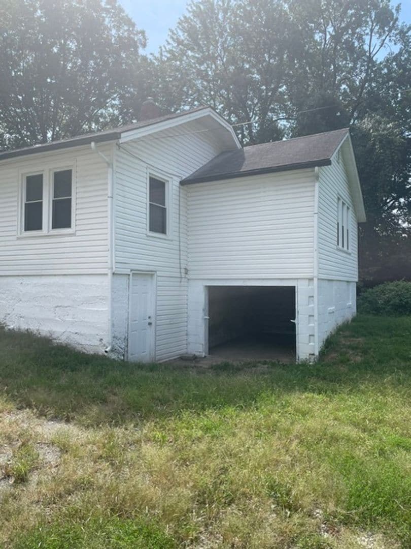 Building Photo - 578 S Oxford Ave
