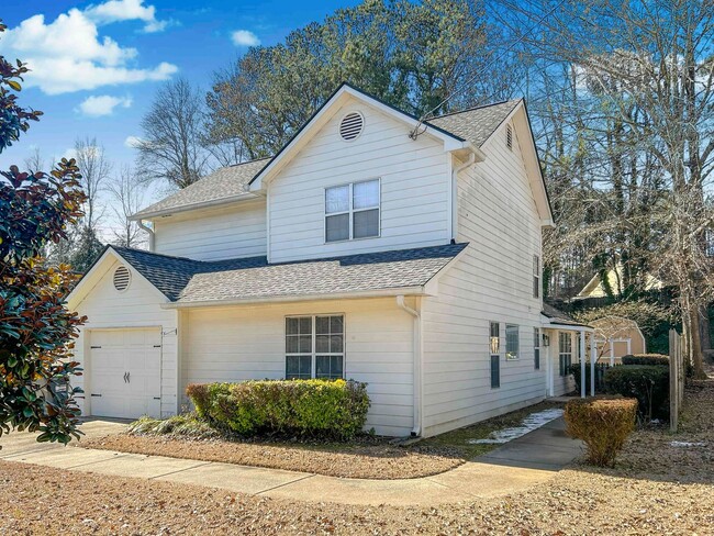 Primary Photo - Charming 3 BR/2.5BA Two Story Home in Mari...