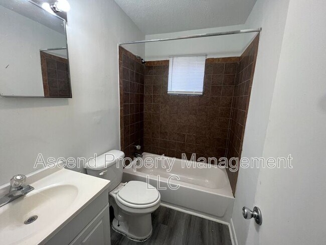 Building Photo - 1206 Sholar Ave