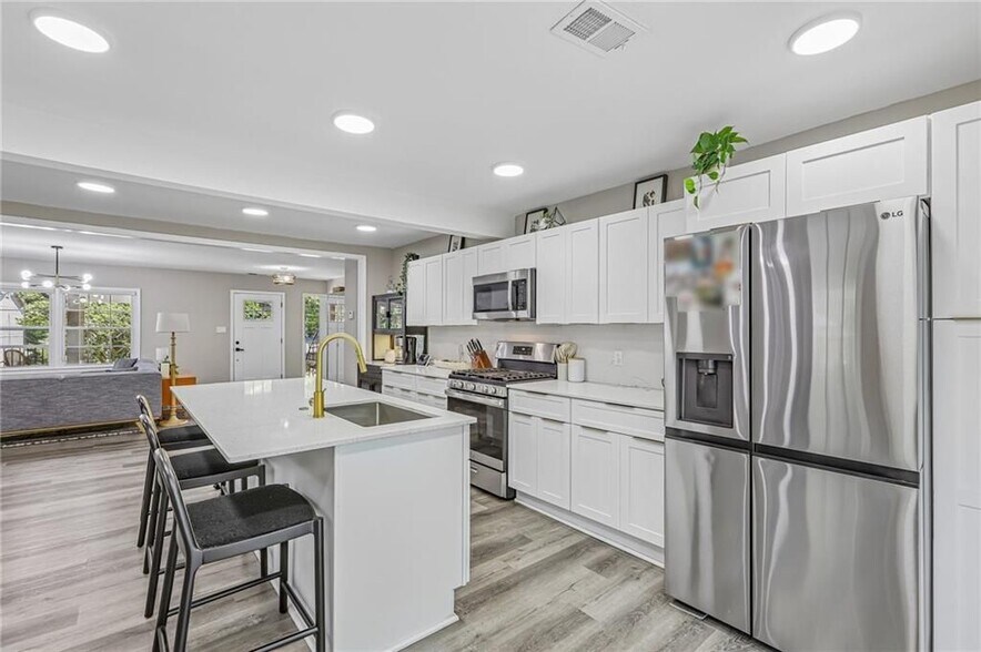 Building Photo - 3898 Skidmore Dr