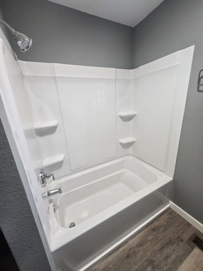 Building Photo - Charming 3-Bedroom, 2-Bathroom Brick Home for Rent