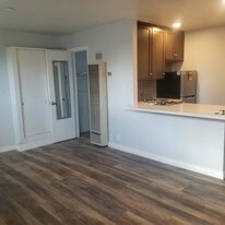 Building Photo - 79 S Parkwood Ave