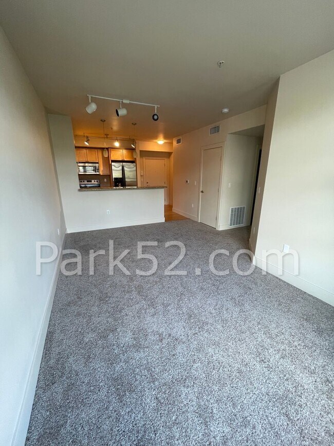 Building Photo - 1 Bedroom Condo in Downtown Tacoma