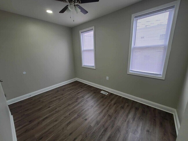 Building Photo - 3 Bedroom Townhouse in pigtown