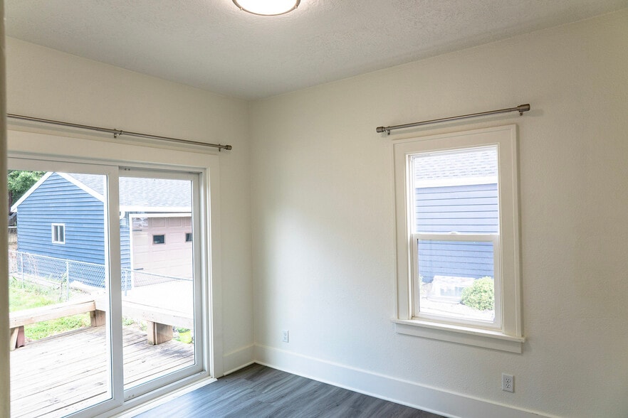 Building Photo - 1104 S Main Ave