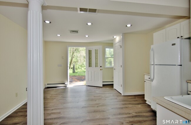 Building Photo - 821 Long Ridge Rd