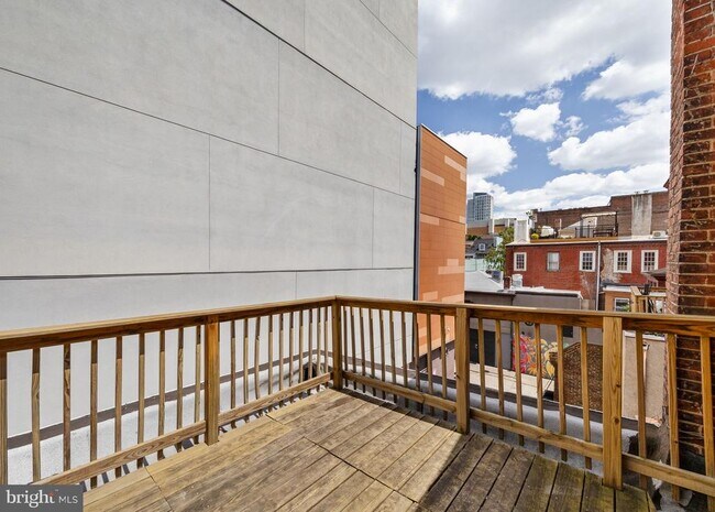 Building Photo - 1225 Spruce St