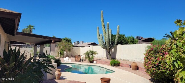 Building Photo - 3158 W Marconi Ave