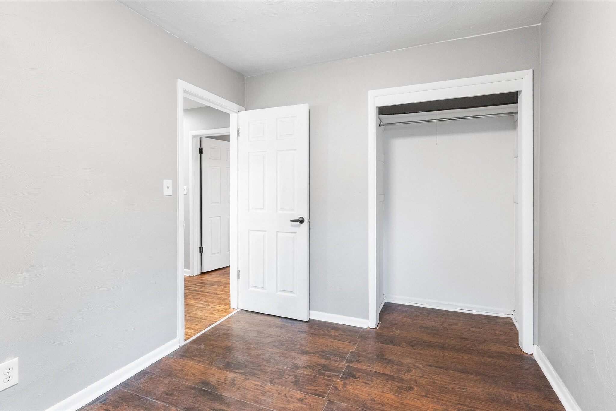 Building Photo - 1027 Curdes Ave