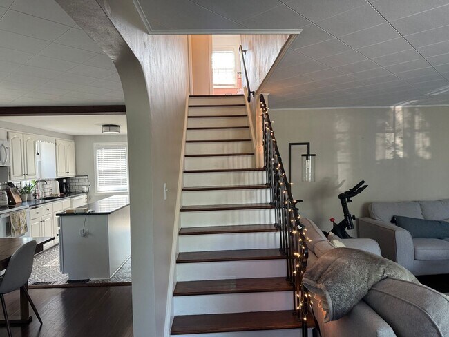 Building Photo - Charming 3 bedroom 1.5 bath in Amherst :