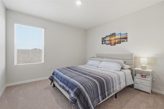 Building Photo - 1330 Current Pl