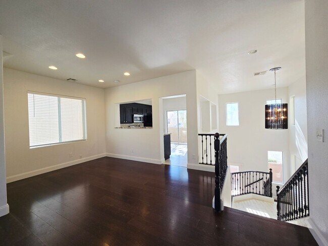 Building Photo - GORGEOUS 4BD/3BA IN SILVERADO RANCH