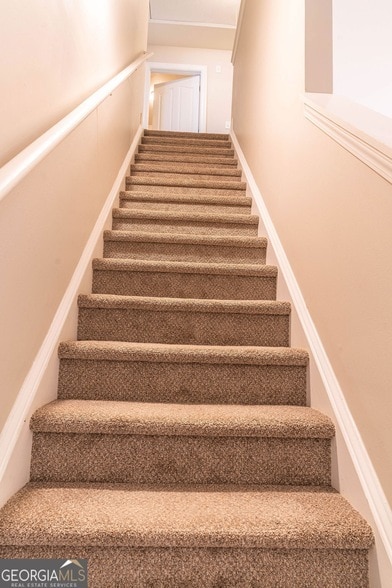 Building Photo - 2046 Barberry Dr