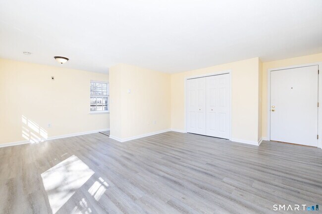 Building Photo - 117 Shadow Ln