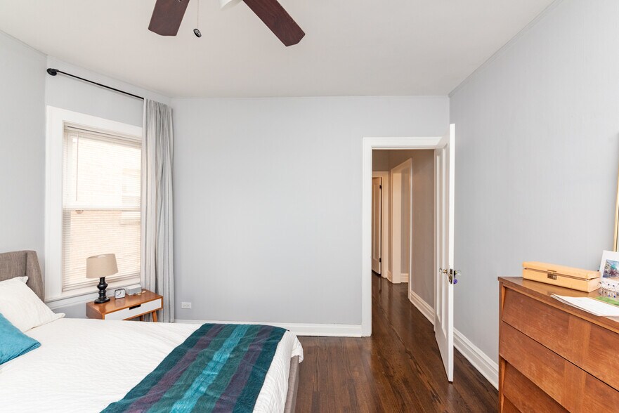 Building Photo - 4014 W Nelson St