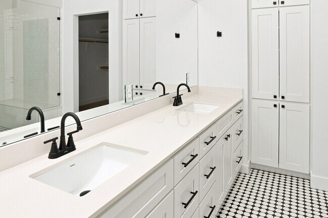 Building Photo - 1500 Sylvan Glade