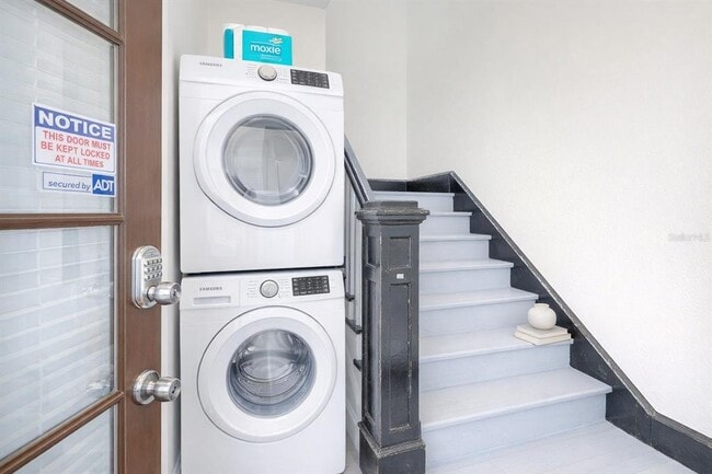 Building Photo - 501 S Magnolia Ave