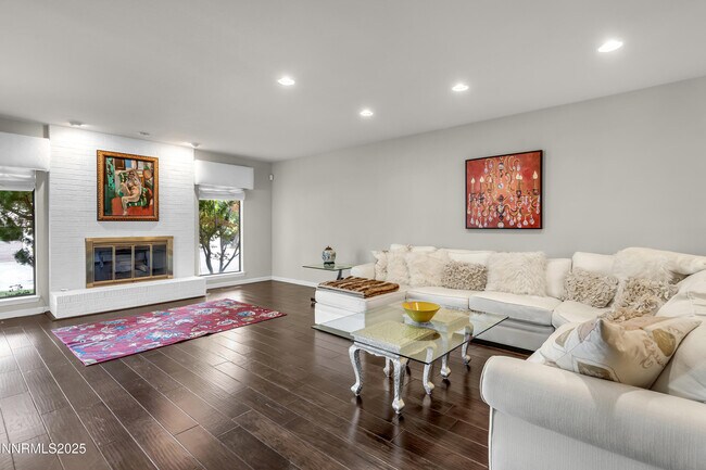 Building Photo - 4953 Lakeridge Terrace W