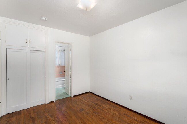 Building Photo - 530-32 W Ivy St