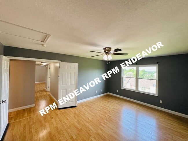 Building Photo - “Ballwin Beauty! Updated 2BR Condo with Bi...