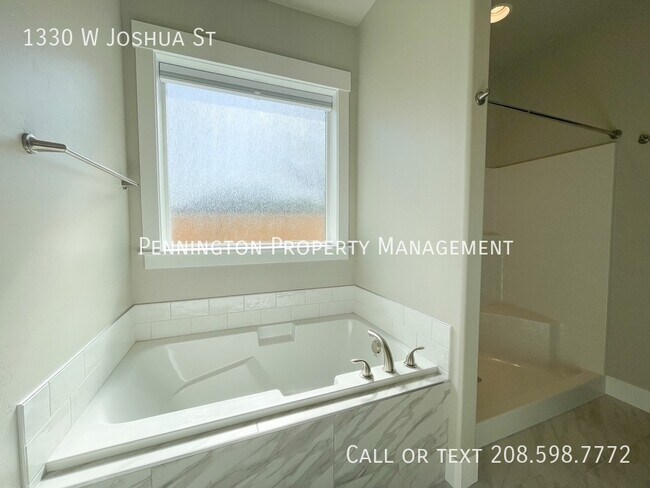 Building Photo - 1330 W Joshua St