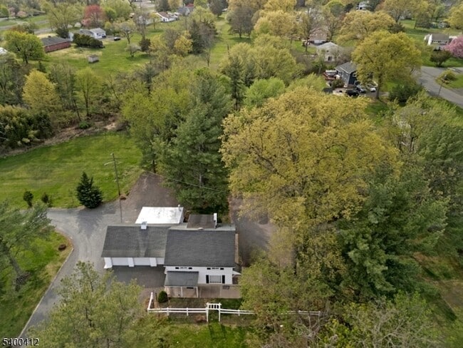 Building Photo - 423 Country Club Rd