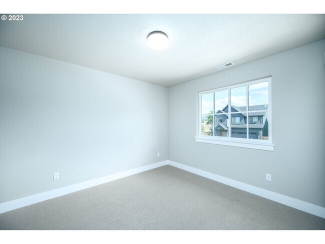 Building Photo - Beautiful 3 Bedroom, 2.5 Bath House in Newberg