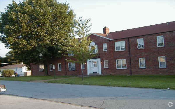 Building Photo - 7000 Brandon Ave