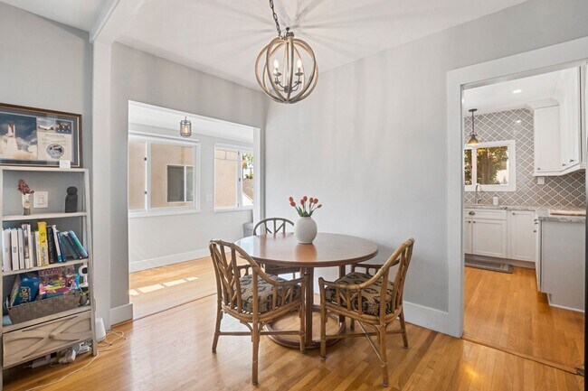 Building Photo - Spacious and conveniently located 2b/2bath single family home, available for Mid-January 2026!!!!!