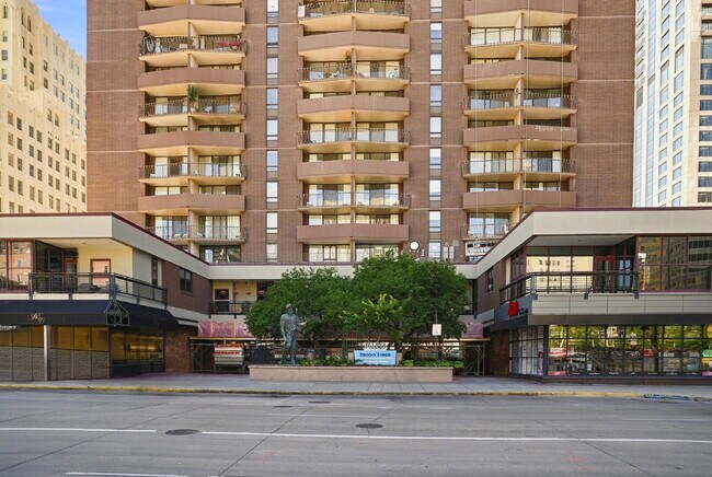 Building Photo - $1,395.95 - 1 Bed, 1 Bath Condo in Downtown Denver with Central AC, and Building amenities.