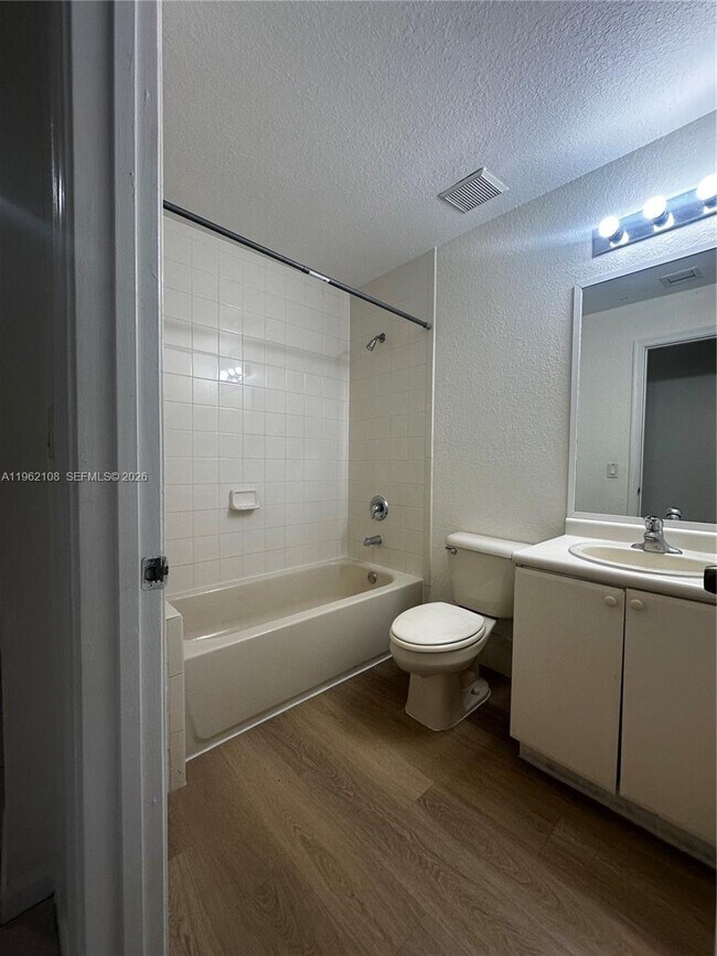 Building Photo - 2912 SE 15th Rd