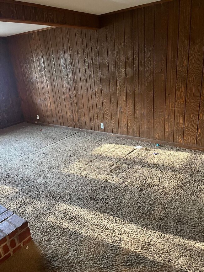 Building Photo - 3 Bedroom 1 Bath Home For Rent