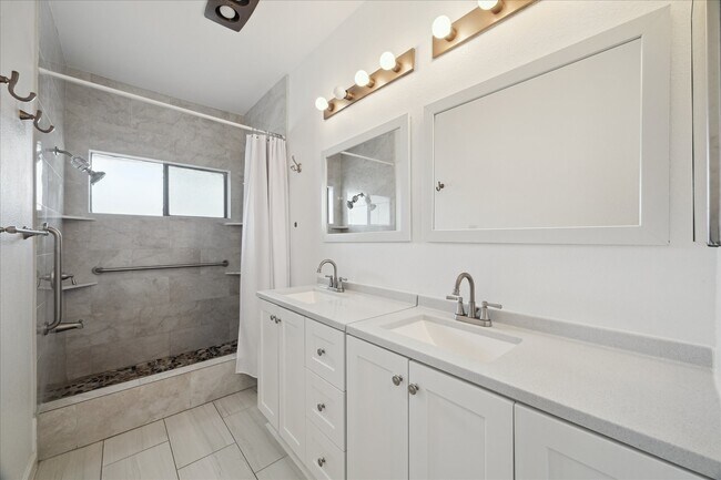 Building Photo - 18809 Egret Bay Blvd