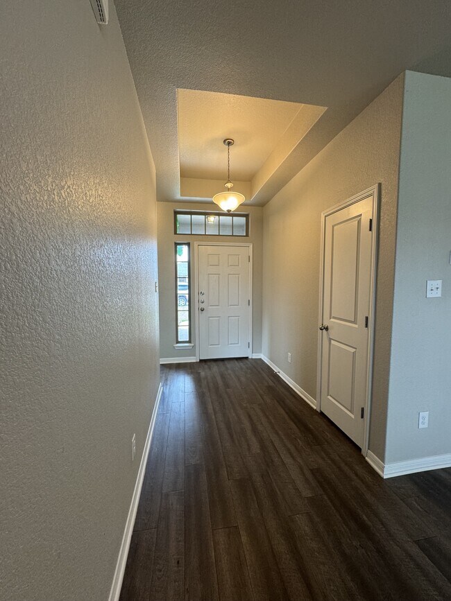 Building Photo - 7019 Tanglehead Dr