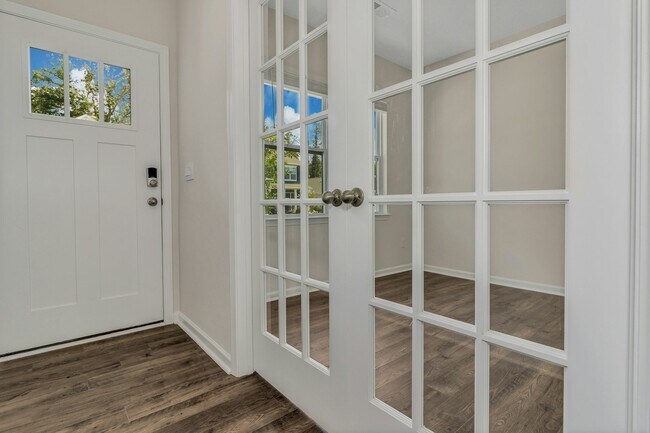 Building Photo - 136 Ashelyn Pk Dr