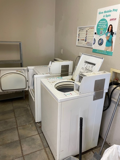 on-site laundry facility - 5505 Adelaide Ave