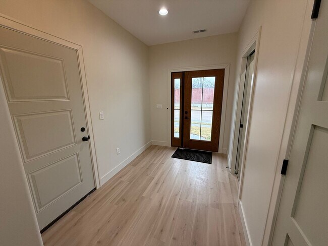 Building Photo - 6711-6715 New Town Ave.