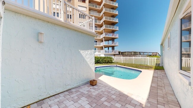 Building Photo - 959 N Hwy A1A