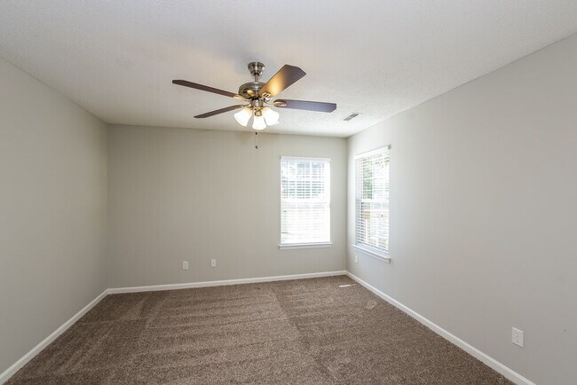 Building Photo - 11412 Northwoods Forest Dr