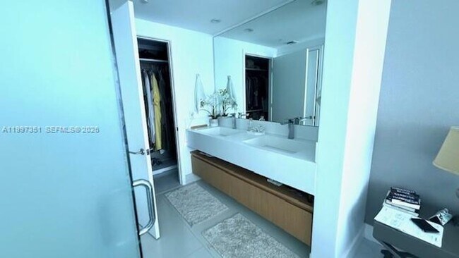 Building Photo - 460 NE 28th St