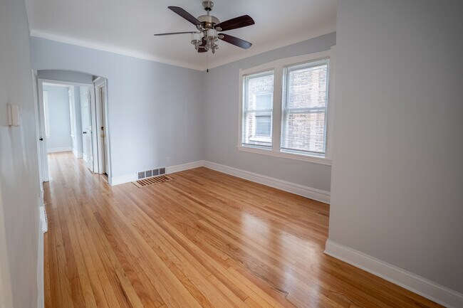 Building Photo - 1640 N Linder Ave