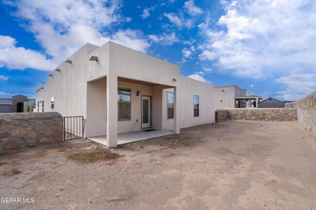 Building Photo - 252 Emerald Sun Dr