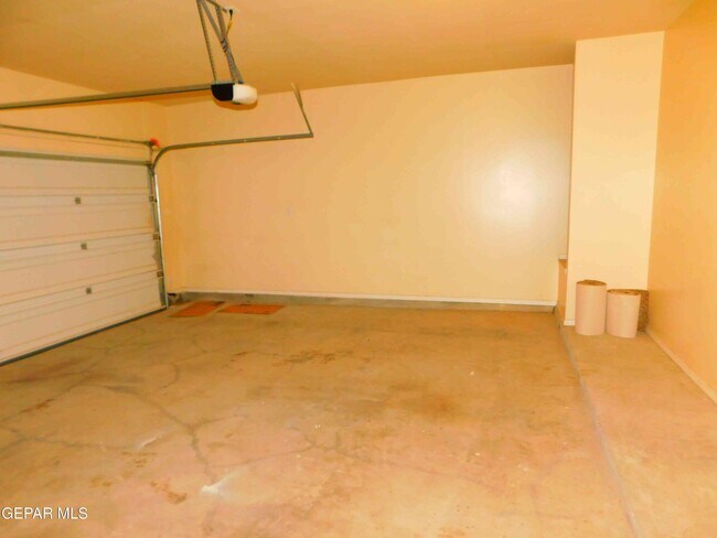 Building Photo - 4088 Loma Dante