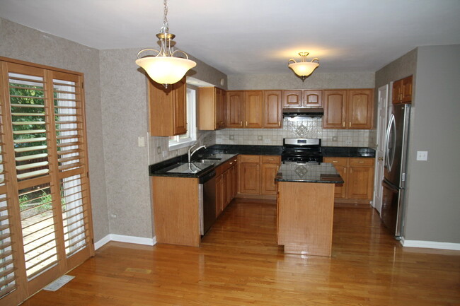 Building Photo - 2723 Whitehall Ln